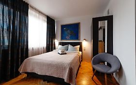 Kwiatowa Warsaw Apartment